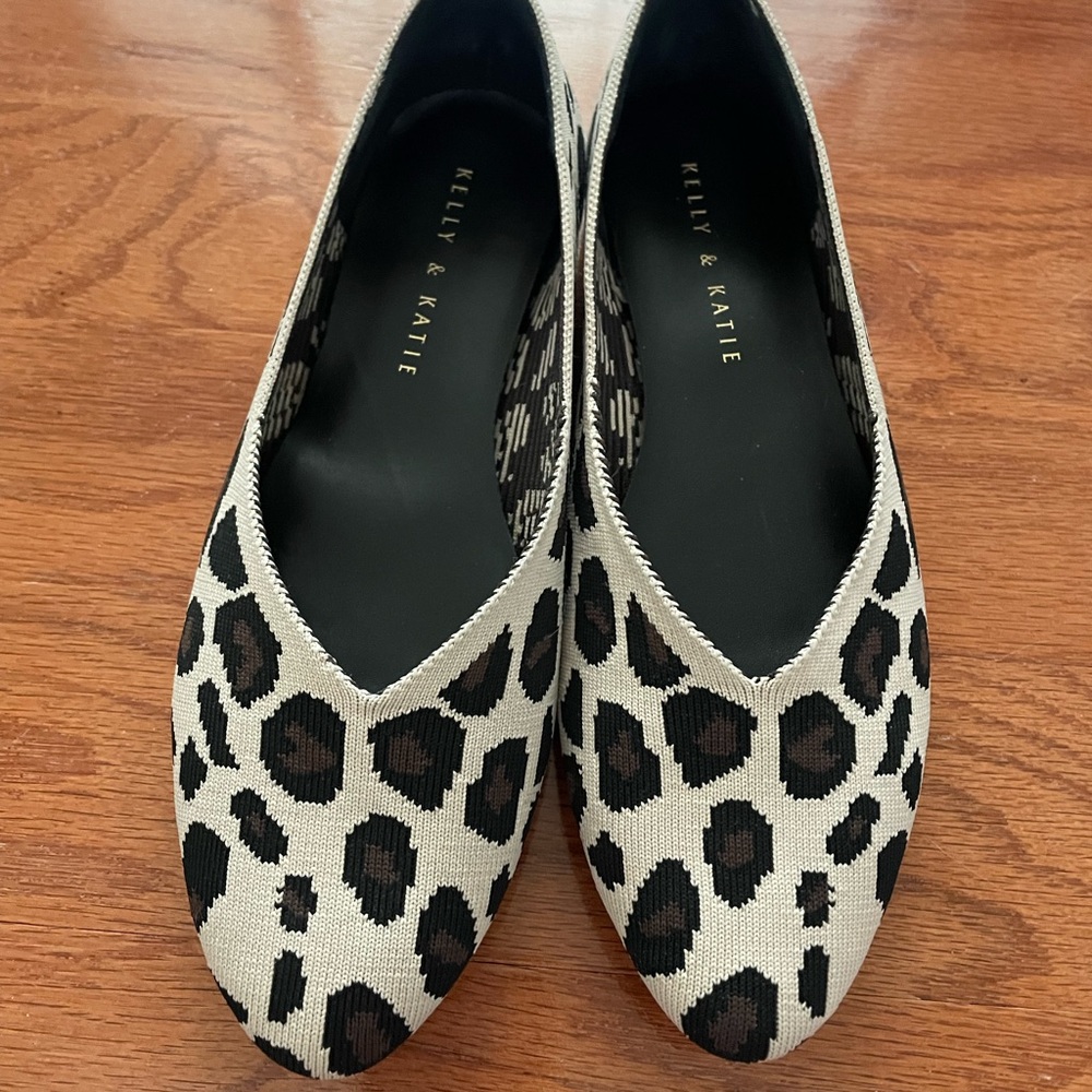 Kelly & Katie Black and Cream Leopard Pointed Knit Flats